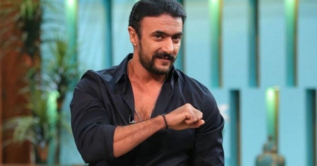 شاهد .. أحمد العوضي ينشر لأول مرة صورة من كواليس فيلمه الجديد " حق عرب "