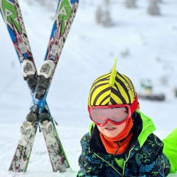 شاهد .. فهرية أفجان تقضي وقتاً ممتعاً برفقة إبنها على الثلوج