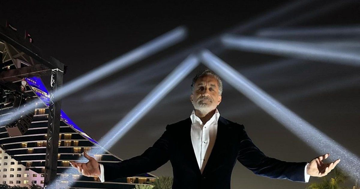 شاهد .. باسم يوسف يكشف تفاصيل مكالمة جمعته بـ عادل إمام: "هزقني"