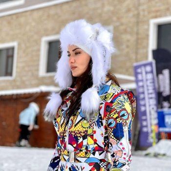 شاهد .. فهرية أفجان تقضي وقتاً ممتعاً برفقة إبنها على الثلوج