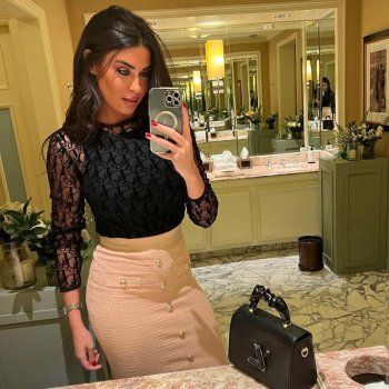 شاهد .. بالصور- سعر مرتفع و خيالي لحقيبة يد ميرنا نور الدين