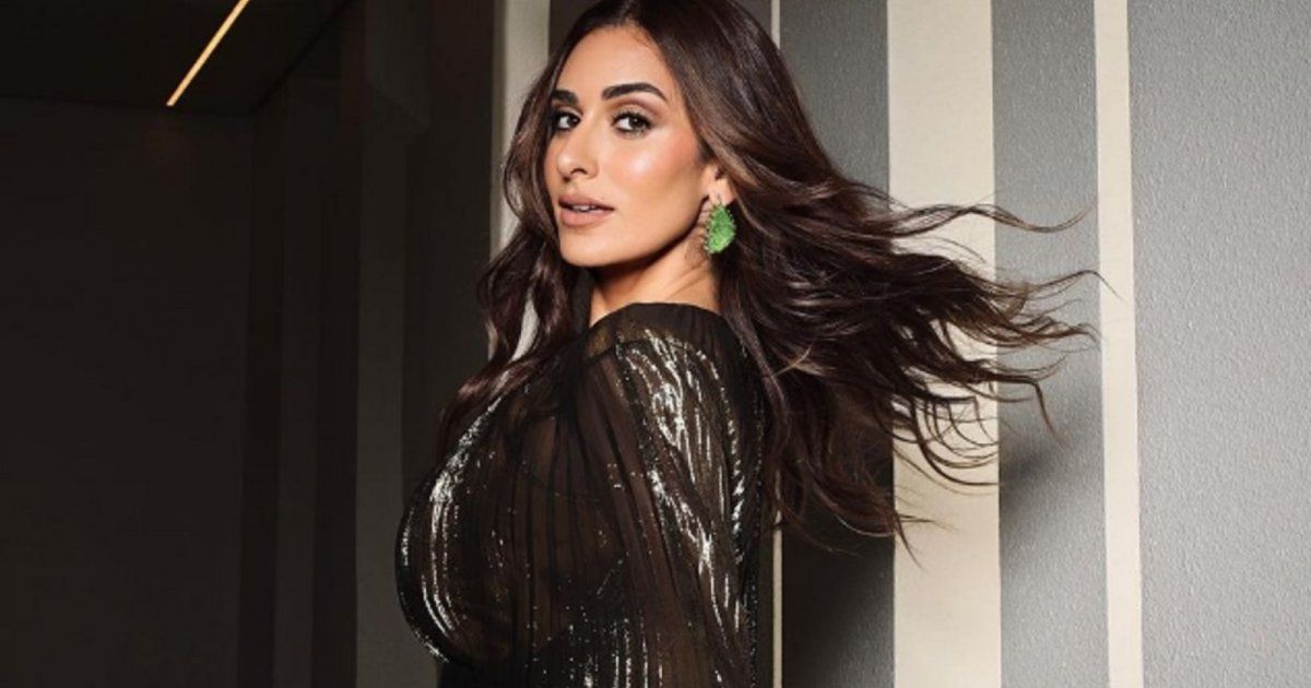 شاهد .. بالفيديو- بالجلد الاسود..أمينة خليل بإطلالة رائعة من اسبوع الموضة في باريس