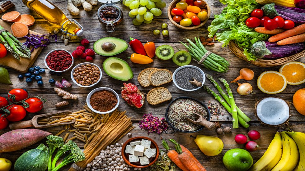 كافح آلام الظهر بهذه الأطعمة.. السر في مضادات الأكسدة