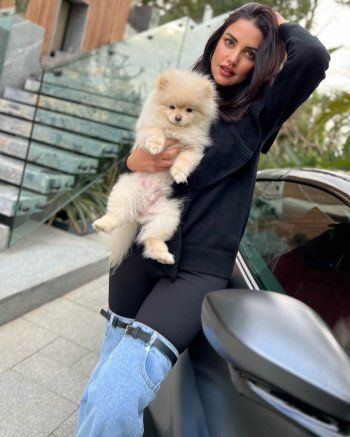 شاهد .. بالصور- سروال درة التونسية يضعها بموقف محرج..فما القصة!