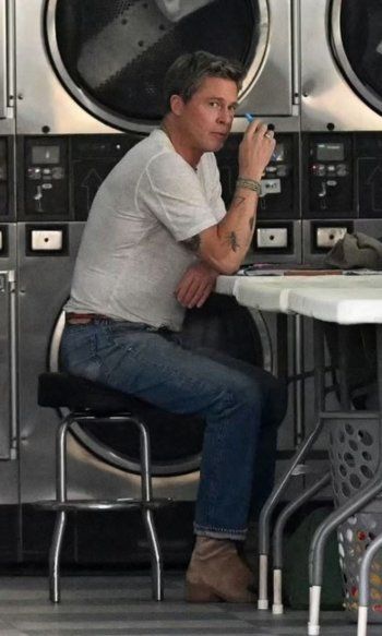 شاهد .. براد بيت يثير الجدل بإطلاله الأخيرة