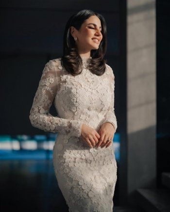 شاهد .. درة التونسية تتألق بالفستان الأبيض .. فكم بلغ ثمنه ؟