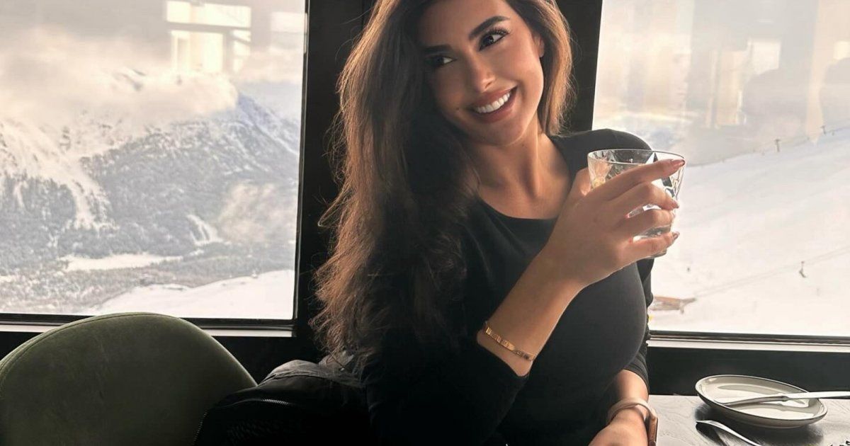 شاهد .. ياسمين صبري بإطلالة أنيقة من طائرتها الخاصة