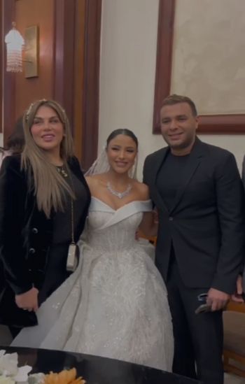 شاهد .. رامي صبري يحتفل بزواج أخته ريم وسط الأهل والأصدقاء