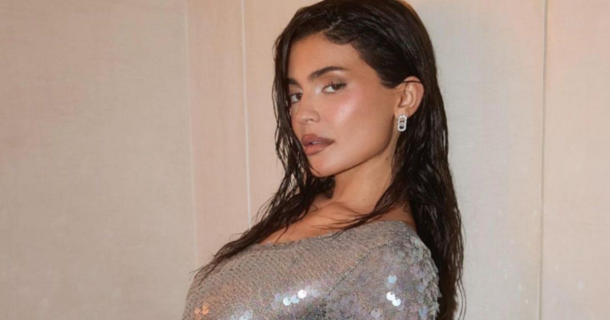 شاهد .. بالصور- كايلي جينر تسحر الجمهور بجمالها و إطلالتها خطفت الأنظار