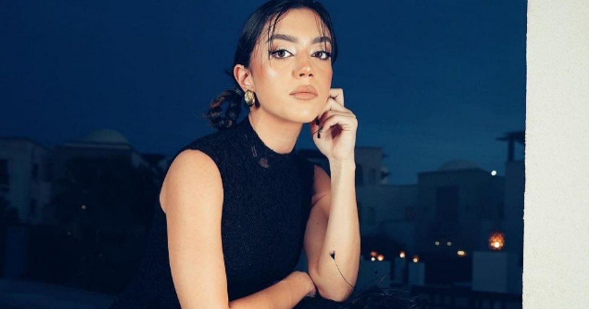 شاهد .. بالصور- بفستان قصير مزين بالورود..ستيفاني عطالله تتألق بأناقة مميزة