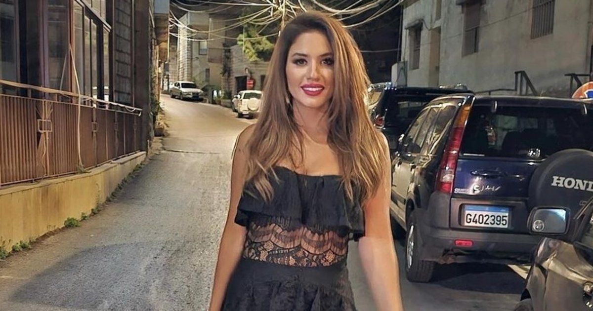 شاهد .. بطلة الخائن تحتفل بعيد ميلادها.. وقبلة حميمة تجمعها بزوجها