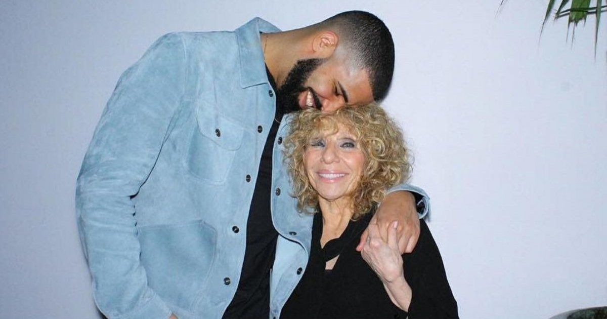 شاهد .. بالصورة- في عيد ميلادها الـ 76..درايك يعايد والدته بكلمات من التقدير