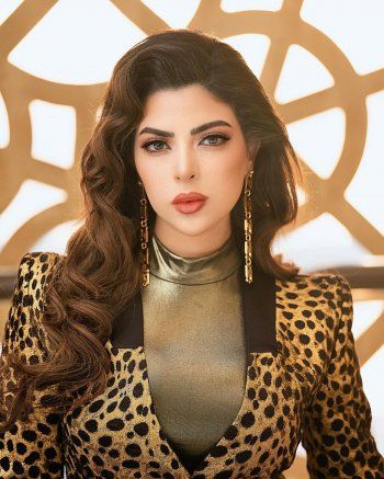 شاهد .. بالصور- ميرنا جميل تضج أنوثة و جمال بأطلالة بغاية الأناقة