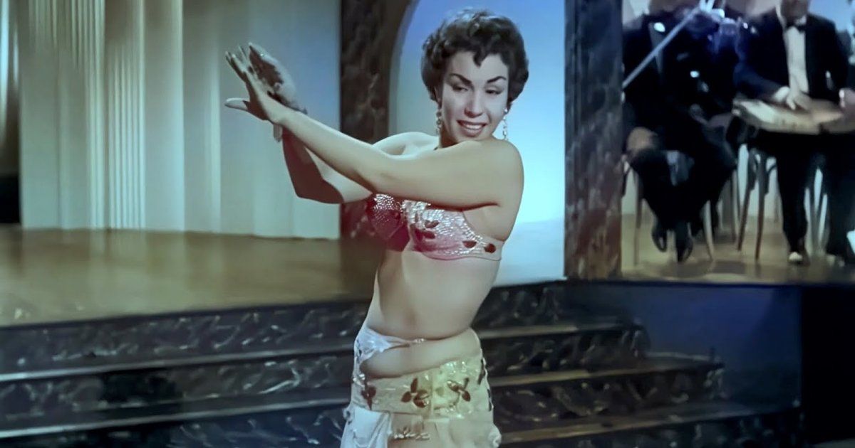 شاهد .. إليكم قصة راقصة مصرية.. رقصت وهي ترتدي المصحف وبنت مسجداً بالسر