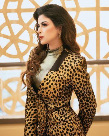 شاهد .. بالصور- ميرنا جميل تضج أنوثة و جمال بأطلالة بغاية الأناقة