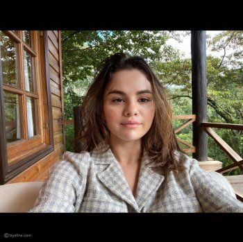 شاهد .. بالصور- سلينا غوميز تنشر صوراً لها بدون مكياج.. لن تصدقوا جمالها الطبيعي