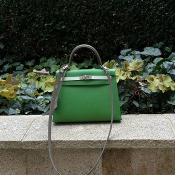 شاهد .. حقيبة هيفا وهبي من الأعلى سعراً في الأسواق.. إليكم كم بلغ الرقم!