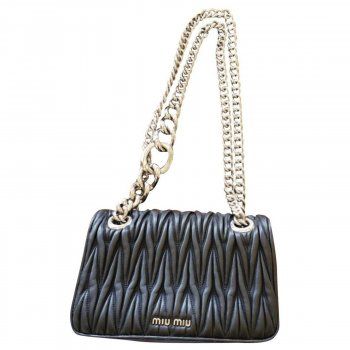 شاهد .. بالصور- سعر مرتفع جداً لحقيبة يد نسرين طافش..إليكم كم بلغ