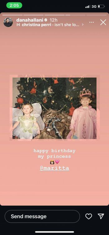 شاهد .. بصور نادرة من طفولتهما.. دانا الحلاني تحتفل بعيد ميلاد شقيقتها ماريتا