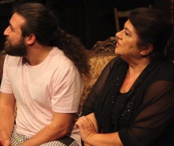 شاهد .. يارا أنطون تنقذ جوليان شعيا من الإنتحار في " تنين بالليل " .. وهذه علاقة جوزيان بولس بالأمر