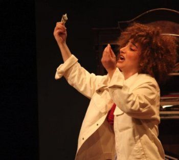 شاهد .. يارا أنطون تنقذ جوليان شعيا من الإنتحار في " تنين بالليل " .. وهذه علاقة جوزيان بولس بالأمر