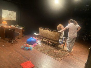 شاهد .. يارا أنطون تنقذ جوليان شعيا من الإنتحار في " تنين بالليل " .. وهذه علاقة جوزيان بولس بالأمر