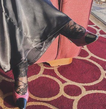 شاهد .. بالصور- بفستان أسود و جمال رائع.. أميرة أديب تبهر الجمهور بأناقتها و أنوثتها