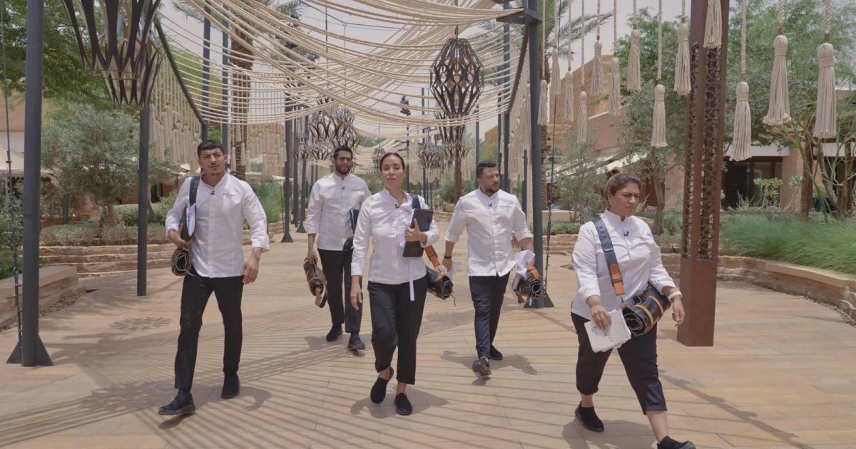 شاهد .. المشتركون يتحولون إلى خصوم وحكام لبعضهم البعض في تحدي الأسود والأبيض في " توب شيف- كل النجوم "