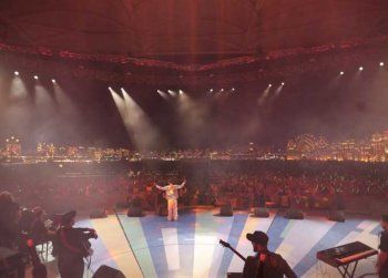 شاهد .. عمرو سعد يفاجئ شقيقه أحمد سعد على المسرح .. والأخير يغني له "بحبك يا صاحبي"