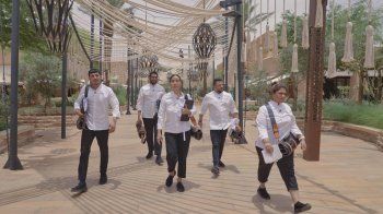 شاهد .. المشتركون يتحولون إلى خصوم وحكام لبعضهم البعض في تحدي الأسود والأبيض في " توب شيف- كل النجوم "