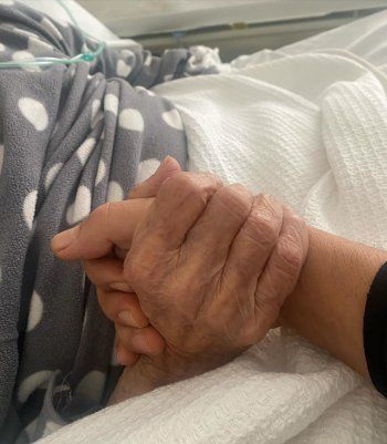 شاهد .. شربل زيادة يفجع بوفاة والدته