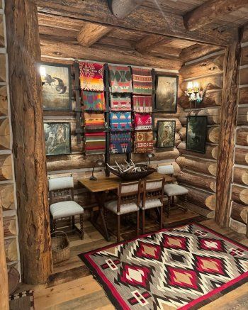 شاهد .. بالصور- كيم كارداشيان تستعرض رشاقتها بأوفيرول ضيق..وهكذا ظهرت مع أختها كيندال على الثلج