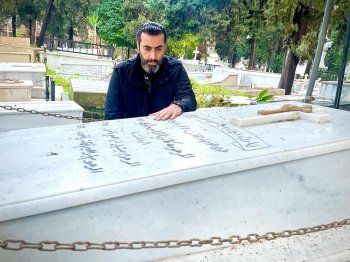 شاهد .. بعد مرور عام على رحيله.. باسم ياخور يستذكر والده الراحل بكلمات مؤثرة