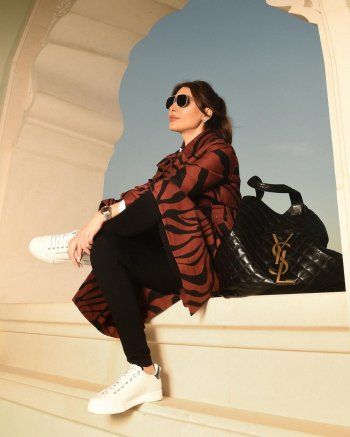 شاهد .. بالصور- أسعار خيالية لمعطف و حقيبة يد يارا..فكم بلغت برأيكم!