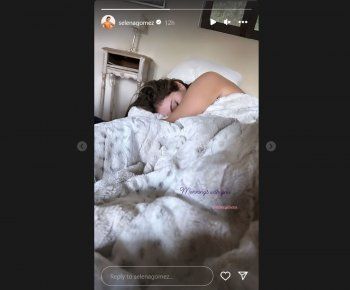 شاهد .. سيلينا غوميز تشارك صورة من السرير بعد قضائها ليلة حميمة مع حبيبها