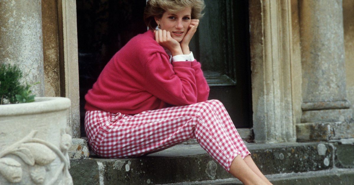 شاهد .. الأميرة ديانا إشتهرت بشعرها القصير.. ولكن ما رأيكم بها بالتسريحات الطويلة؟