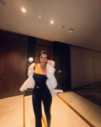 شاهد .. بالصور- دانييلا رحمة تتألق و تستعرض أنوثتها و جمالها بلوك رائع