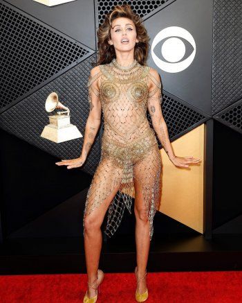 شاهد .. إطلالة فـاضحة لـ مايلي سايرس في حفل الـ Grammy's.. هكذا بدت بالفستان الشفاف!