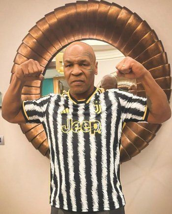 شاهد .. إليكم فريق كرة القدم المفضل لدى مايك تايسون