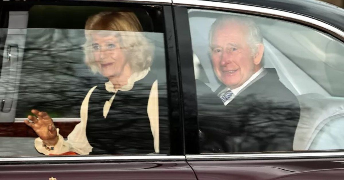 شاهد .. الملك تشارلز الثالث يصل الى نورفولك قبل المرحلة التالية من العلاج