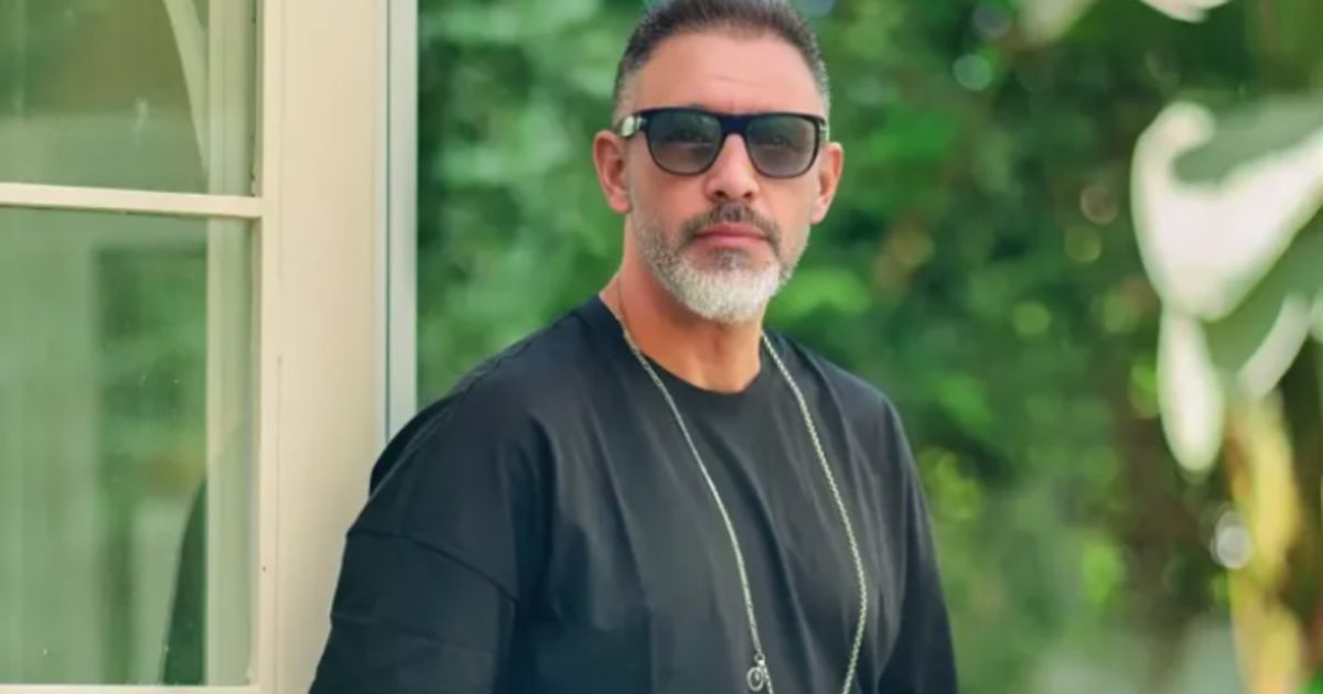 شاهد .. عمرو مصطفى يستعد لطرح أغنية جديدة بعنوان "سايبك"