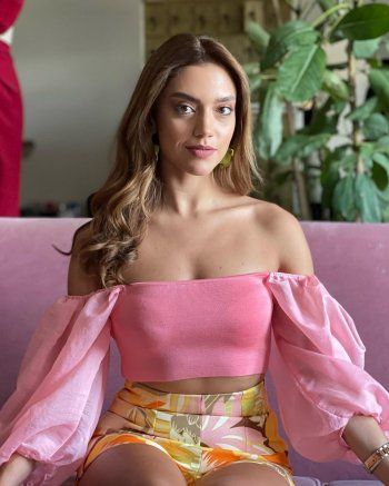 شاهد .. بلوك كاجوال رائع..ستيفاني عطالله تبهر الجمهور بجمالها و أناقتها