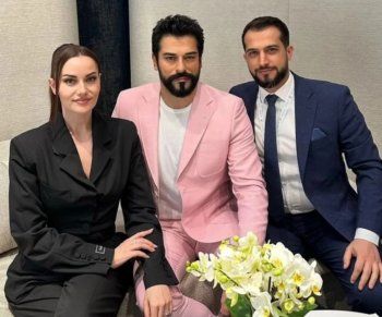 شاهد .. فهرية أفجان تخطف الأنظار بإطلالتها في قطر