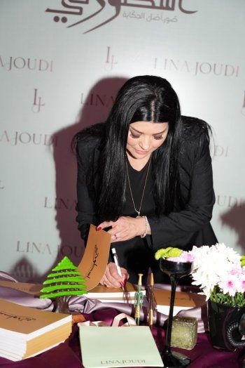 شاهد .. لينا جودي توقع كتابها .. وهذه قصة ارتباطه بمدينة صور