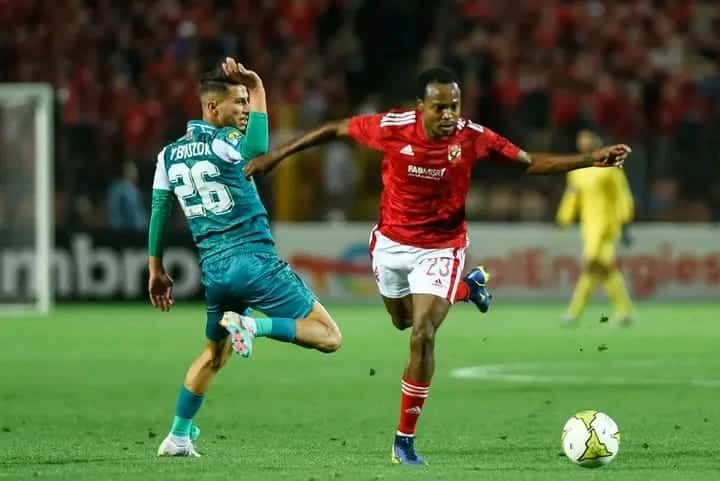 السبب بيرسي تاو.. حيرة في الأهلي قبل مواجهة شباب بلوزداد