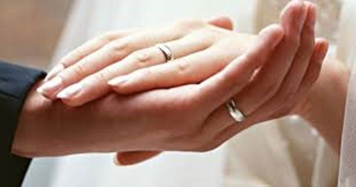 شاهد .. ممثل مصري يحتفل بزفافه بعمر الـ69 عاماً