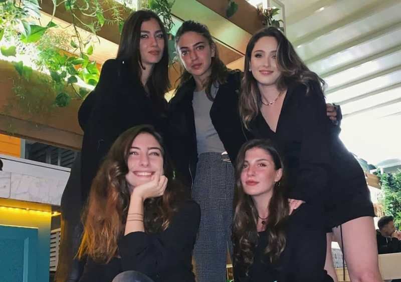 شاهد .. بطلة "الأزهار الحزينة" : "حياتي الواقعية أصبحت مليئة بالأكشن"