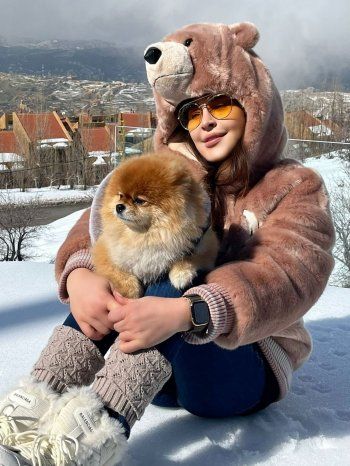 شاهد .. إليسا تستمتع بوقتها على الثلج.. وهكذا أطلت برفقة كلبها