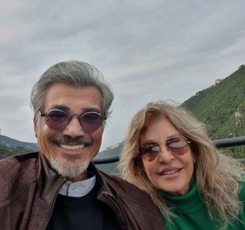 شاهد .. أحدث صورة لـ ملكة جمال لبنان 1977 مع زوجها الوسيم... مرّ 47 عاماً على انتخابها ولا زالت جميلة