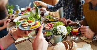 حادثة غريبة لا يصدقها العقل .. وجبة شهيرة تنقذ رجل من موت محقق؟